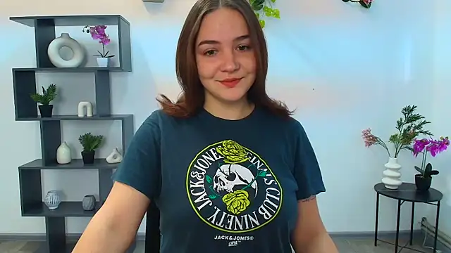 Snapshot of OliviaMontgommery chatting on October 5, 5:12 am OliviaMontgommery online show from October 5, 5:12 am