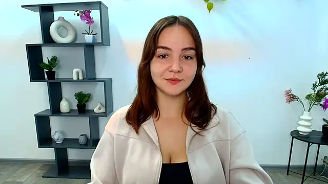 Snapshot of OliviaMontgommery chatting on October 18, 5:43 am OliviaMontgommery online show from October 18, 5:43 am