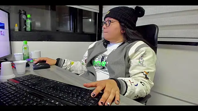 Xander Taylor  online show from October 29, 5:23 am