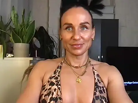 GluteQueenE online show from February 5, 4:10 pm