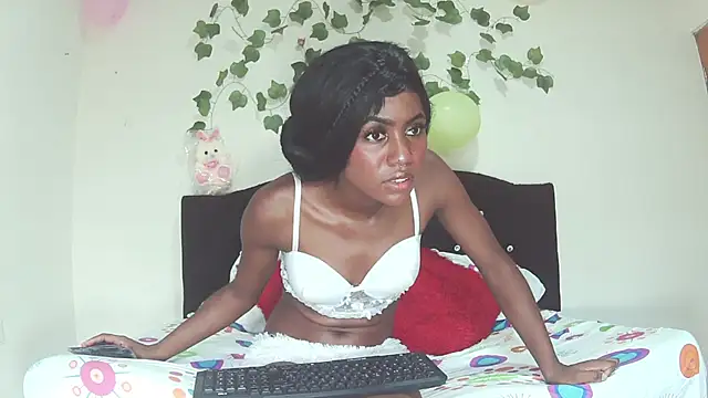 Snapshot of britth_kiss chatting on October 3, 8:25 pm britth kiss online show from October 3, 8:25 pm