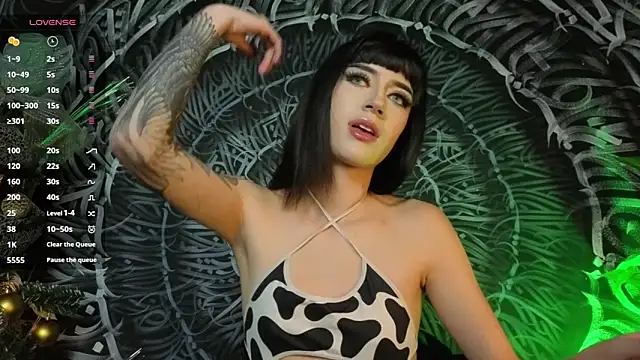 dahlia darkwood online show from December 18, 5:34 am