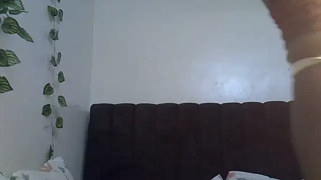 Snapshot of Midnight-tease chatting on October 8, 8:24 pm Midnight-tease online show from October 8, 8:24 pm