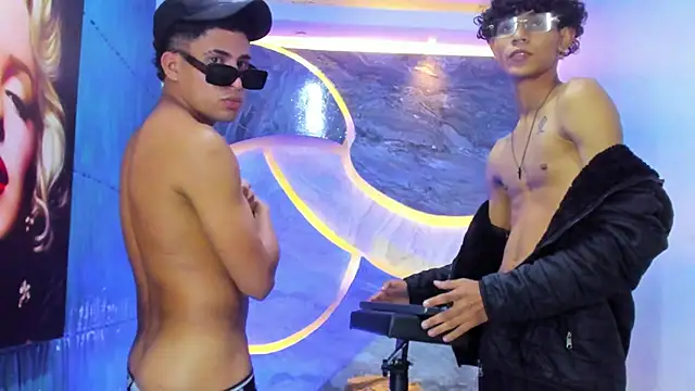 Snapshot of Play_boys_Hot2 chatting on October 24, 5:42 pm Play boys Hot2 online show from October 24, 5:42 pm