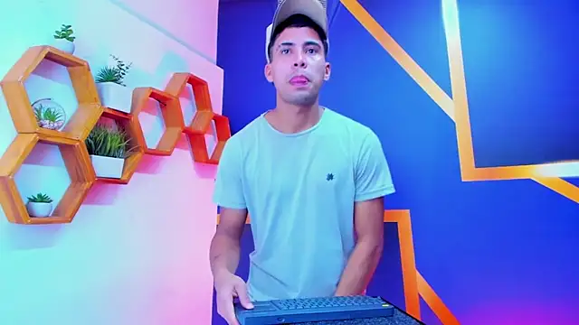 Snapshot of Play_boys_Hot2 chatting on October 11, 3:59 pm Play boys Hot2 online show from October 11, 3:59 pm