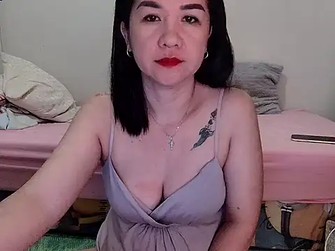 KissHott online show from May 31, 8:21 pm