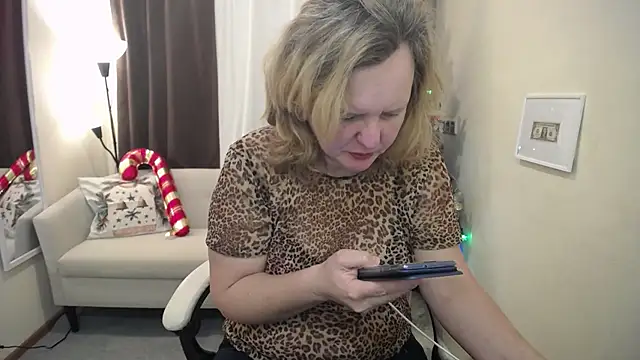 VestaWoody online show from November 29, 8:07 am