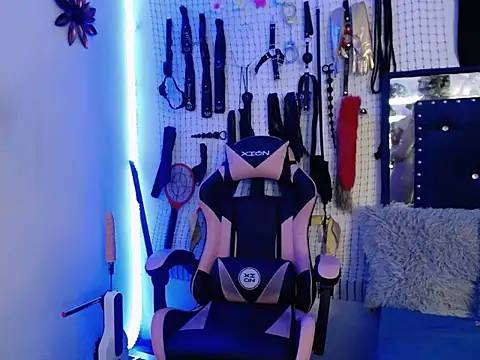 Aron and Queen Annie online show from December 19, 1:10 am