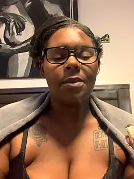 Snapshot of ThickChick94 chatting on October 24, 5:36 am ThickChick94 online show from October 24, 5:36 am