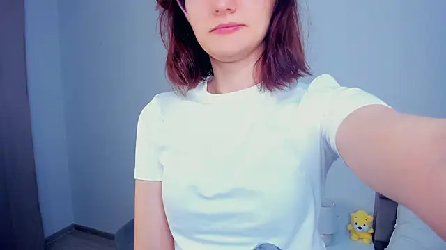 LorrieDegonia online show from December 1, 4:05 am