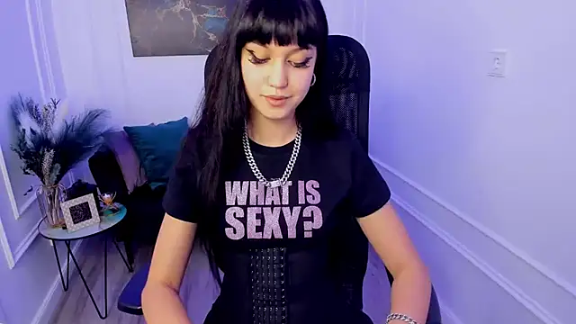 TiffanyYounge online show from March 20, 7:30 pm