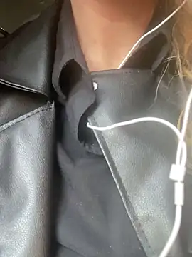 melisss2 online show from December 3, 8:28 am