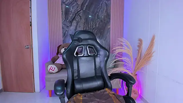 alejagarcia  online show from October 22, 1:43 am