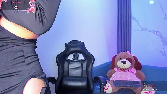 alejagarcia  online show from October 7, 9:19 pm