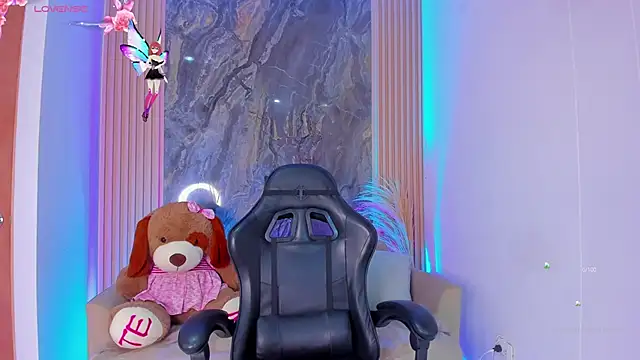 alejagarcia  online show from October 6, 9:08 pm