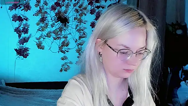 HoneyDazzle online show from November 1, 8:57 pm