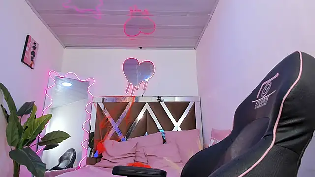 THIANA TAY online show from October 21, 3:43 am