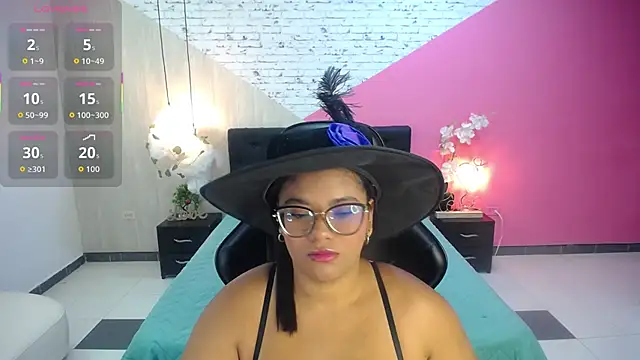 hannahjackson  online show from October 7, 11:25 am