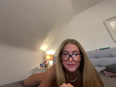 goddesemiiyy online show from October 19, 3:58 pm