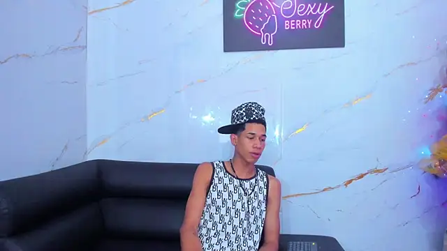 Little nicoll online show from December 19, 10:57 pm