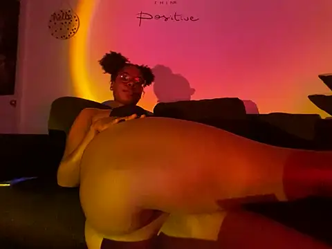 Snapshot of twerkaholic120 chatting on October 10, 3:33 am twerkaholic120 online show from October 10, 3:33 am