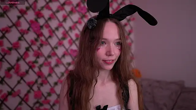 Snapshot of Petite_Polly chatting on October 22, 1:10 am Petite Polly online show from October 22, 1:10 am