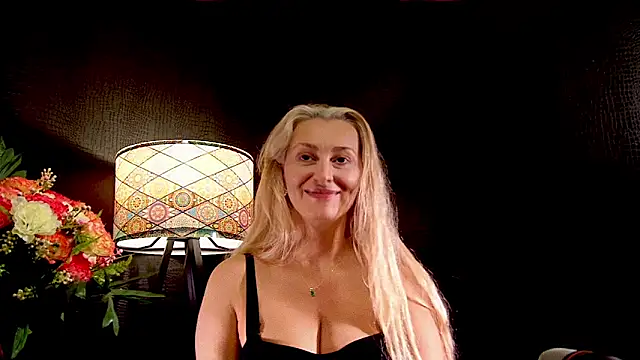 LeticiaReys online show from October 21, 8:35 pm