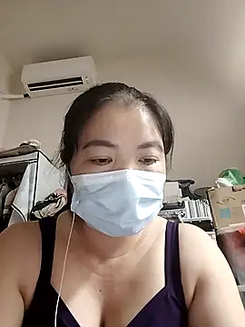 Snapshot of TinyLa chatting on October 8, 1:26 pm TinyLa online show from October 8, 1:26 pm