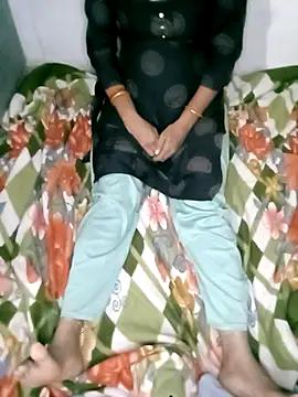 Sexy Riya Bhabhi online show from November 5, 7:08 pm