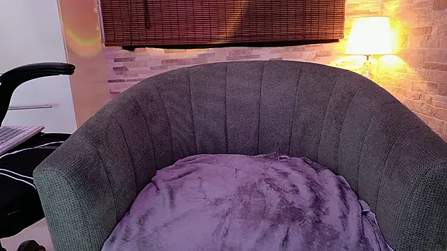 CherryCurl  online show from November 9, 6:15 pm