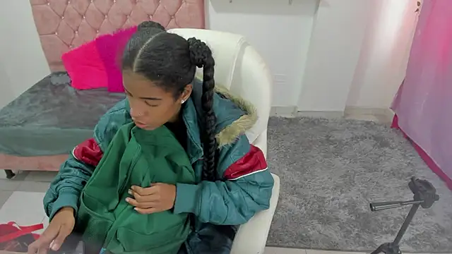 thianahorny online show from February 2, 2:16 pm