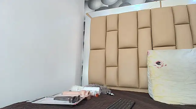 hannah teehn online show from November 22, 7:05 pm