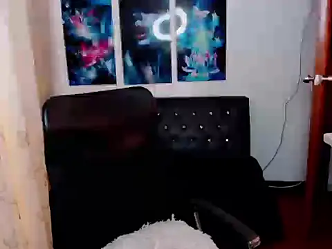 oliviia cute online show from December 4, 3:53 am