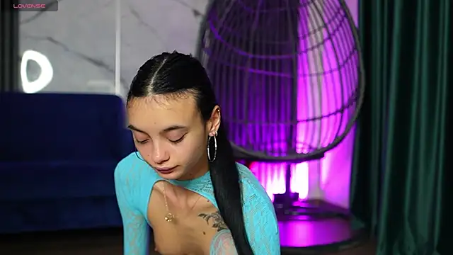 RachelRavee online show from October 20, 5:10 am