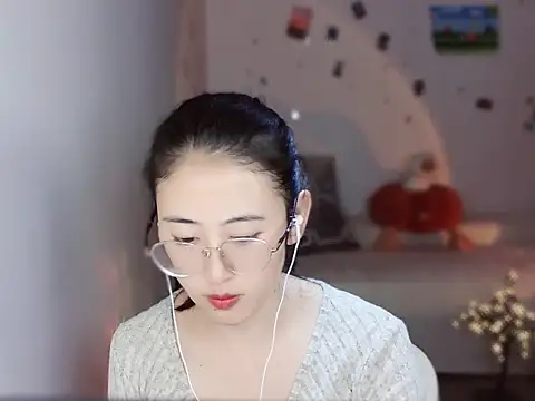 Queena  online show from December 16, 7:47 am