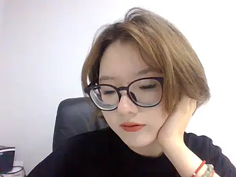 LilyTaylors online show from October 20, 7:55 am