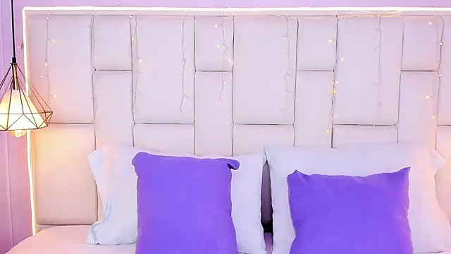 EmmaHolter online show from November 12, 7:23 pm