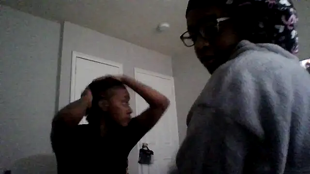 dezzidavill online show from March 3, 8:15 pm