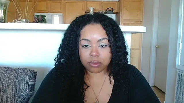 Snapshot of KalaniRose chatting on October 18, 12:25 am KalaniRose online show from October 18, 12:25 am