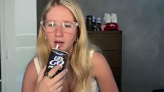 itssosierra online show from April 13, 11:16 pm