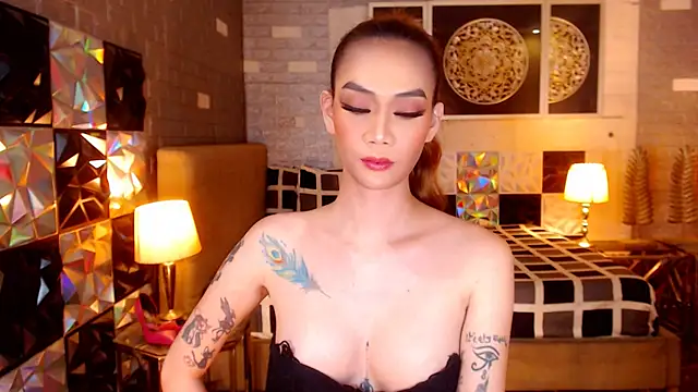 MeatyCockLuna online show from December 2, 11:18 pm