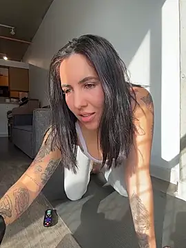 Lolathebaddie online show from November 3, 4:22 pm