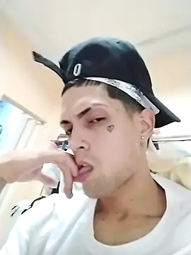 Laikerxxx online show from November 23, 9:05 pm