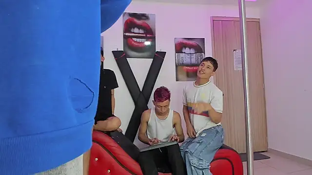 EMPIRE BOYS1 online show from November 14, 7:25 pm