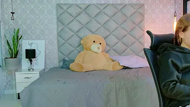 CARO ADAMS1 online show from January 14, 10:42 am