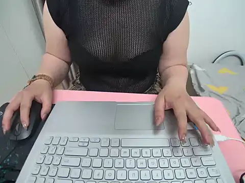 Hanna Mina online show from January 14, 2:11 pm