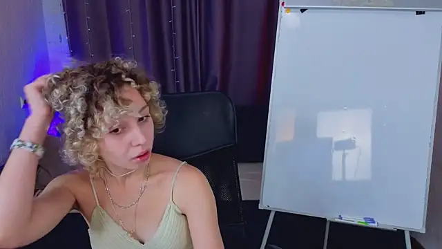 Mary Wahlberg online show from October 21, 5:44 am