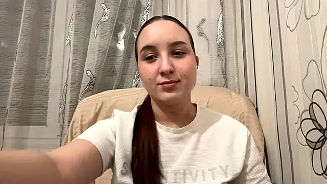 Snapshot of DaisyMolly chatting on October 27, 5:52 pm DaisyMolly online show from October 27, 5:52 pm