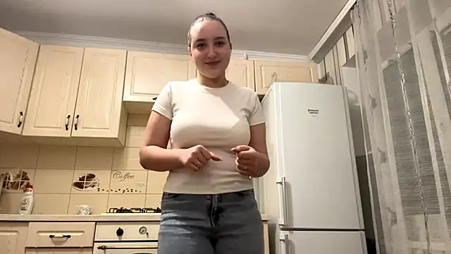 Snapshot of DaisyMolly chatting on October 17, 9:18 pm DaisyMolly online show from October 17, 9:18 pm