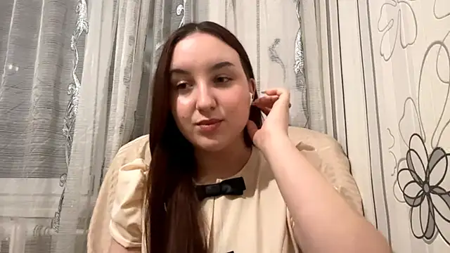 Snapshot of DaisyMolly chatting on October 13, 9:06 pm DaisyMolly online show from October 13, 9:06 pm
